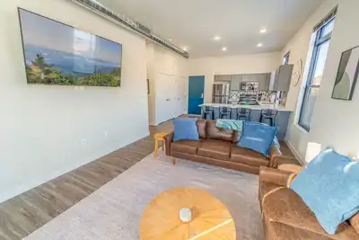 Image de Luxury Downtown Ec Apartment 2br