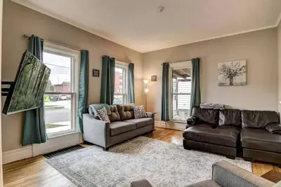 Image de Downtown Retreat Near Mayo &Uwec