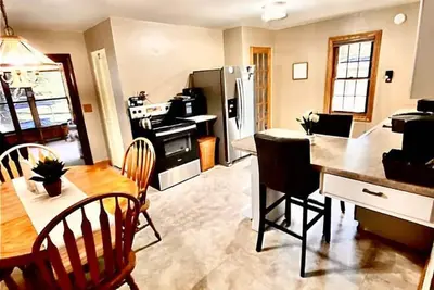 Image de Eau Claire’s south side, Sunroom, 3br, 4 beds, 1ba