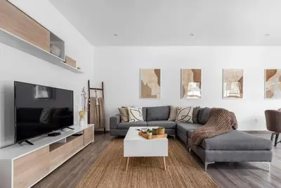 Image de 3) Manuela: Private Apartment King Size Bed Roma South