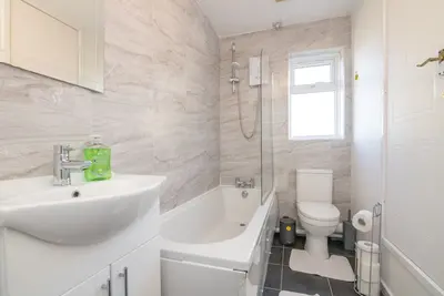 Image de Maison-Supérieure-Salle de bain privée séparée-Vue sur le canal-53 Leveson Drive