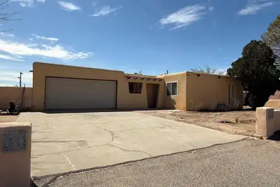 Image de Beautiful 3 bedroom 2 bathroom house.