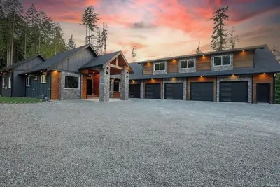 Image de Shawnigan Lake Retreat with Theatre
