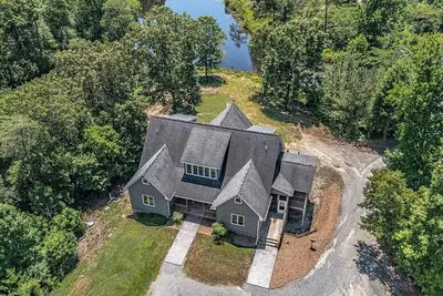 Image de Lake View - Pool - 4br - Fireplace