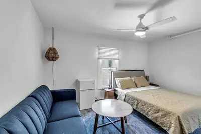 Image de Fully Renovated 2 Br OceanGrove Penthouse Suite #8