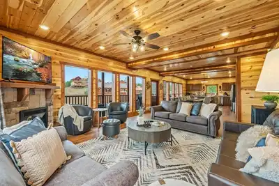 Image de Luxury Cabin w/Pool-Theater-Game Room-Sleeps 20
