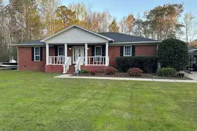 Image de Peaceful Home Away From Home! 20 minutes from the beach! Quiet neighborhood!