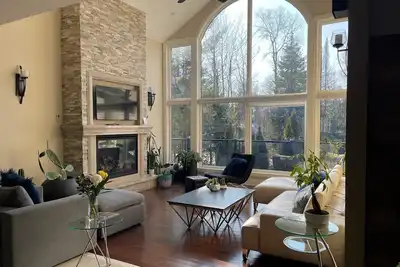 Image de Cozy & Spacious Villa by Georgian Bay – Covered Porch, Many Beaches around!