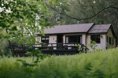 Image de Cozy Cabin on 5 Acres w/ Hot Tub & Fire Pit