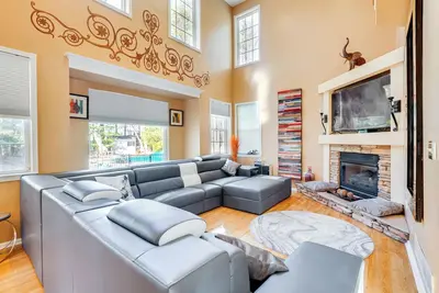 Image de Theater & Game Room at Trenton Area Home
