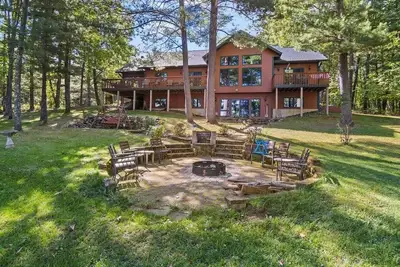 Image de Northwoods Hayward Haven. Private 3 bedroom 3 bath, sleeps 8 very comfortably.