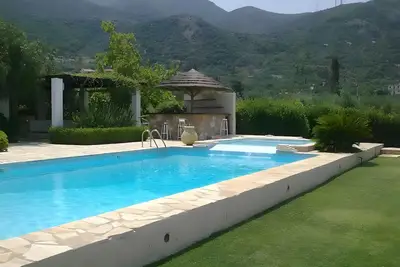 Villa 'Luxury Flora Kiparissia' avec vue sur mer, Wi-Fi et climatisation