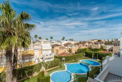 Image de Appartement 'A Un Paso Del Mar' avec piscine partagée et balcon