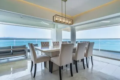 Image de New Large 4 Bedroom & 4 Bathroom Beachfront Condo Puerto Vallarta Harbor 801