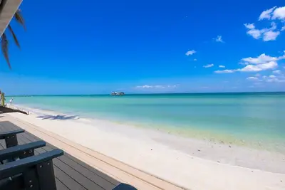 Image de Ami Swedish Beach House: Bay Front! Overlooking Tampa Bay! by Anna Maria Life Vacation Rentals