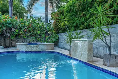 Image de Escape to paradise: private family home with pool near Combate Beach