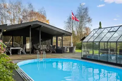 Image de Holiday paradise with pool near Havnsø.
