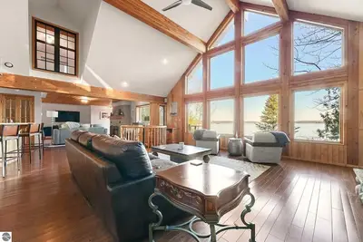 Image de Lakeshore Home in Boyne City
