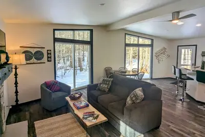 Image de Charming quiet 2-bedroom house set in a cedar forest in welcoming Fish Creek