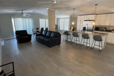 Image de \"Waterfront Gulf-Access Getaway – Fully Remodeled 2br/2ba Vacation Retreat!