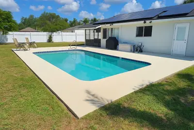Image de Splash Oasis - 4br, 2ba with Heated Pool, Bbq, Fire pit in Port St. Lucie