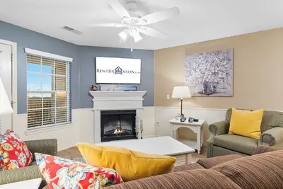 Image de Spacious Updated Condo-Lake Access-Free Attraction Tickets-Mini Golf-Outdoor Pool-Pickleball