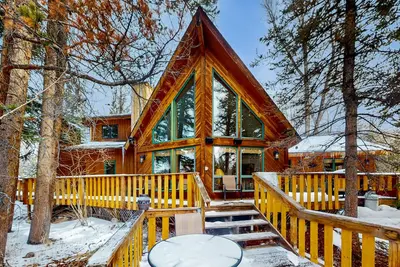 Image de Charming house with full kitchen, fast wifi, deck, hot tub & great location