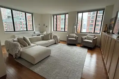 Image de Prime North Battery Park - Luxury 3 bedroom summer rental - July, Aug
