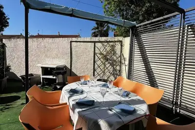 Image de Maison de vacances moderne et pratique : WiFi, clim, parking et cour privée