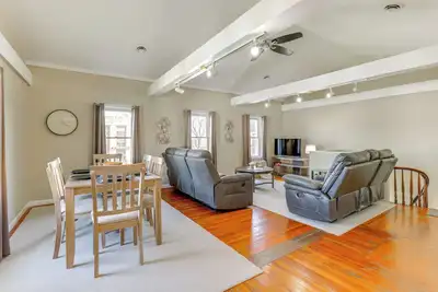 Image de 1 Block to Dtwn Seneca Falls: Apartment w/ Yard!