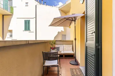 GuestHost - Livorno Modern Apartment with Balcony!