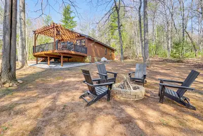 Image de 1 Mi to Nottely Lake: Home w/ Furnished Deck!