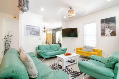 Image de Large 3-Bedroom Retreat in North Bergen – The Ultimate Nyc Escape!