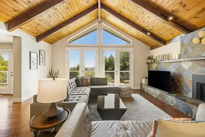 Image de MeadowView on Darby, by Vinifera Homes