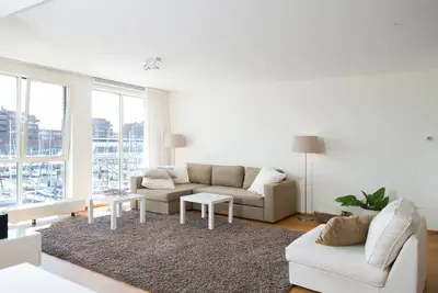 Image de Retraite ensoleillée avec balcon