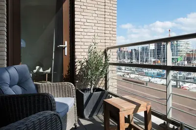 Image de Appartement attrayant à Den Haag avec balcon