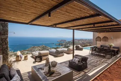 Image de Alta Vista Ouranos, Breathe in the Cretan Blue by etouri