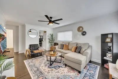 Image de Boho Westside Retreat | Fire Pit + Walk to Eats