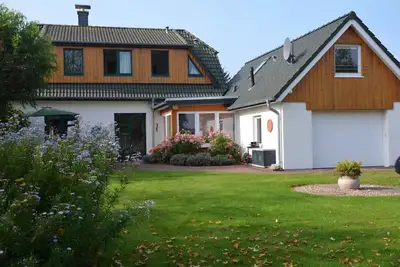 Image de Vacation in a historic house right on the Varel harbor!