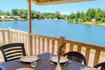 Image de Mobil-Home Comfort Edge of Etang Tv - 2 Schlafzimmer + Terrasse 4 Personen
