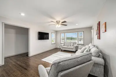 Image de Charming 5-Bedroom B&B in Smithville – Newly Remodeled Gem!
