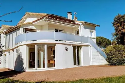Image de Grande villa confort vue Mer toute équipée 50m de la plage, Idéale pour famille