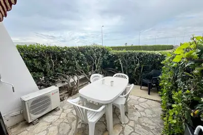 Image de Studio climatisé pour 2 avec terrasse et parking près des plages