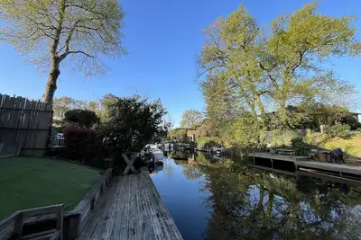 Image de Belle maison de 4 chambres au bord du canal à Cazaux