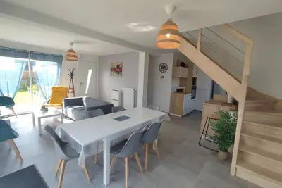 Image de A 1. 3km de la mer et 600 mètres du bourg, \nmaison neuve dans un hameau au calme.