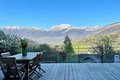 Image de Annecy - Villa avec piscine contemporaine et calme, vue montagne et lac