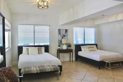 Image de Oceanfront Studio w Jacuzzi