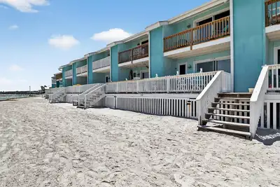Image de Pool, 800 Ft Pier, Tennis, Pickle Ball, Boat Slips and Launch, Bbq Area