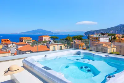 Image de Amore Rentals - The Square, Luxury Penthouse with Sea View and Jacuzzi in Piazza Tasso