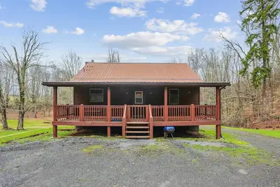 Image de Come stay! Sam's Cabin is a genuine mountain treasure.